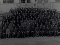 Rok 1938. Pracownicy umysłowi. Zdjęcie wykonane z okazji jubileuszu 100-lecia Zakładu.
